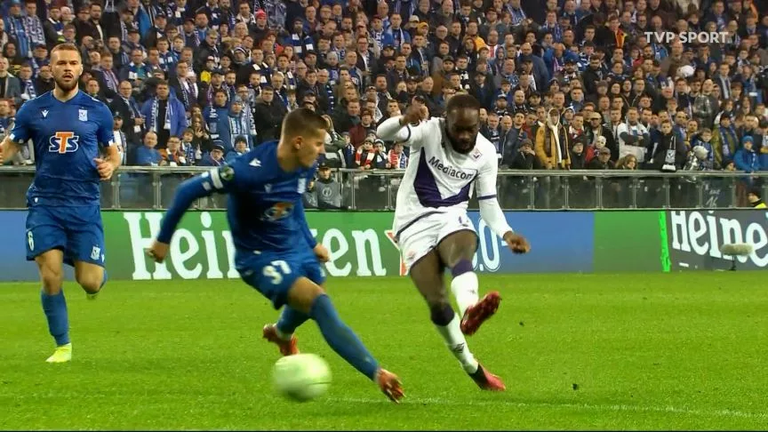 Fiorentina vs. Lech Poznan: ¡descubre quién se quedó fuera de la alineación!