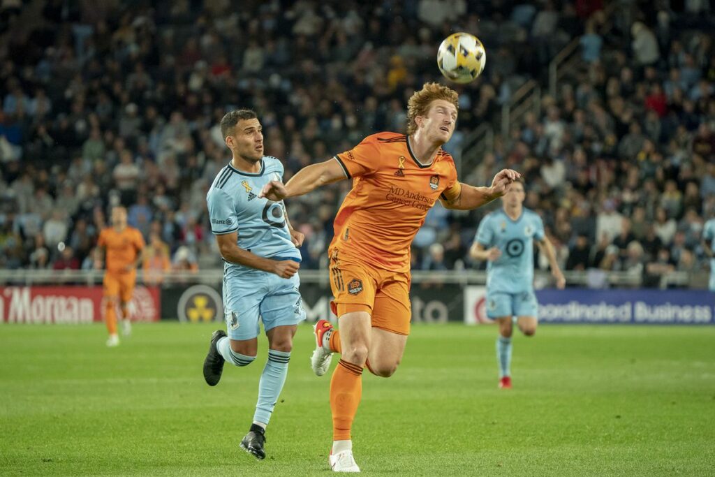 Minnesota vs Houston pronóstico ¿quién tiene más probabilidad de ganar?