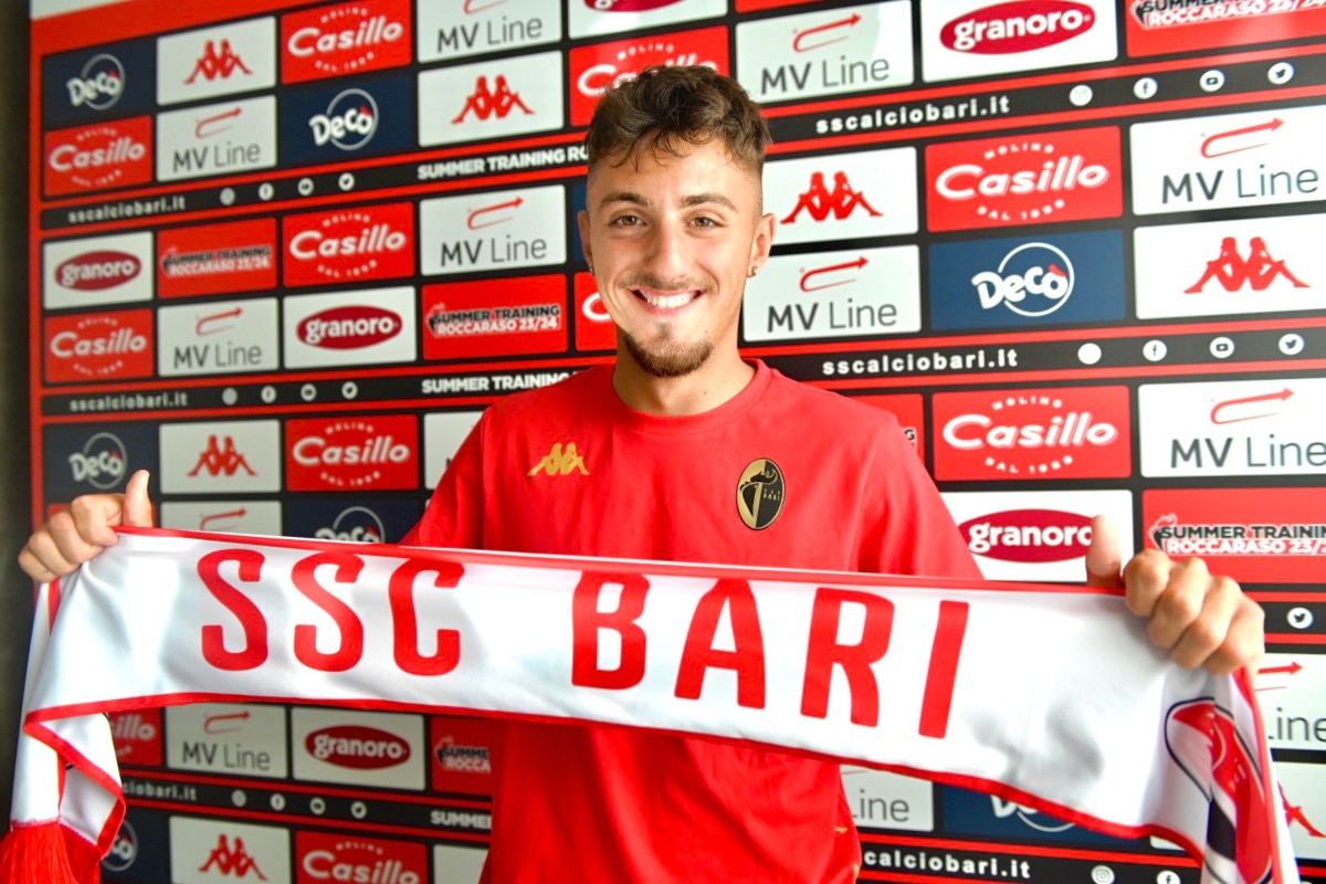 OFICIAL: ¡Marco Nasti deja el Milan para fichar por Bari!, image size:1200x800