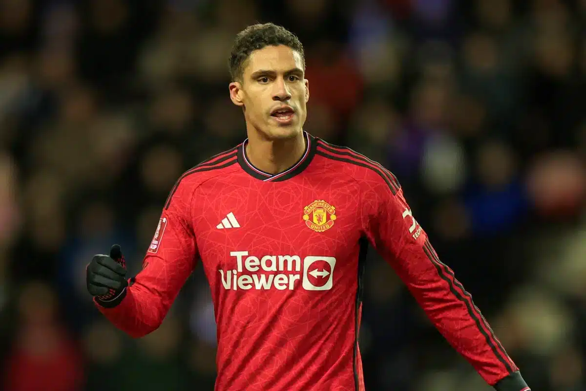 Raphael Varane todavía no negocia su estancia en el United